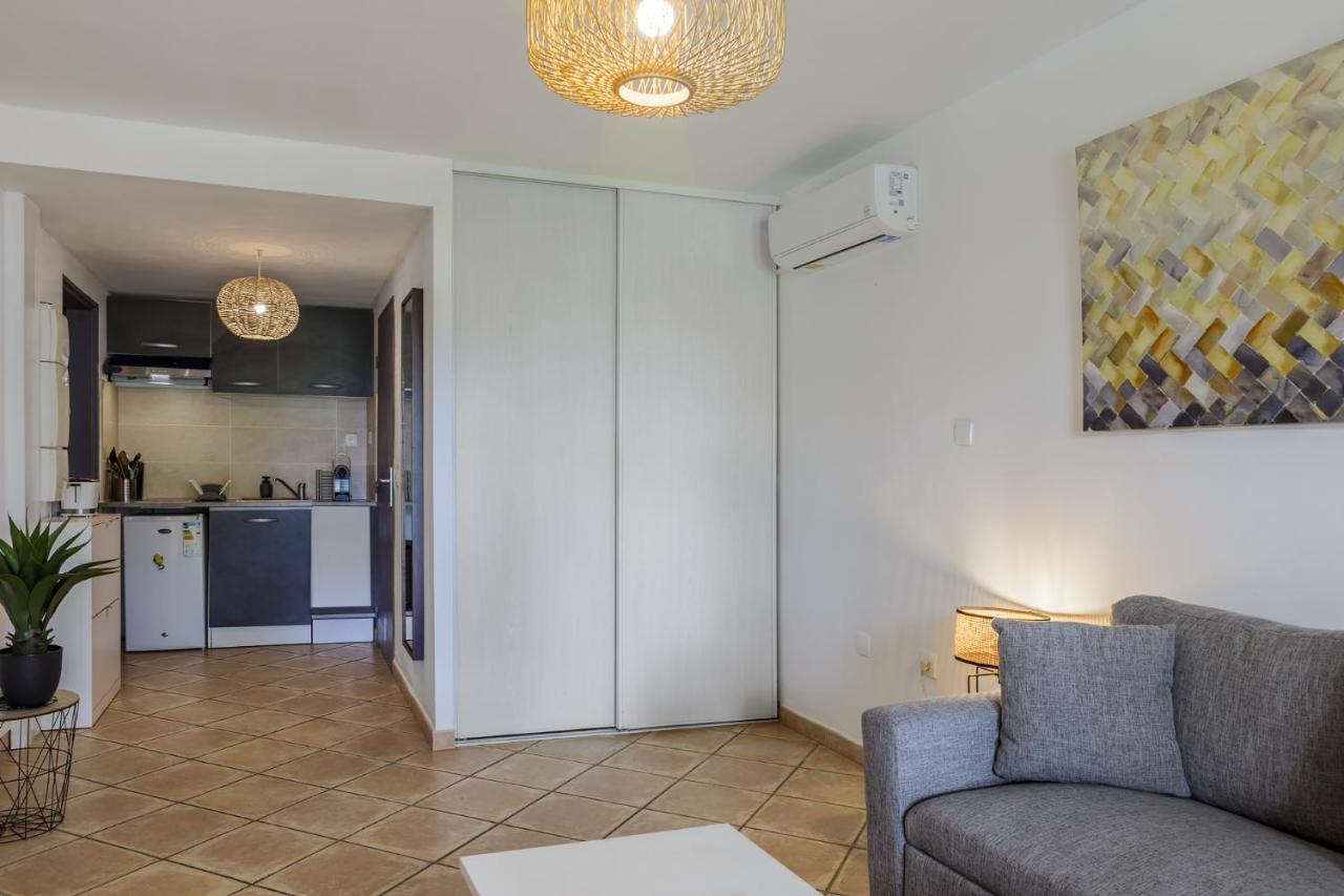 Le Saint-Gilles - Studio A St-Gilles-Les-Bains - Situe Dans Residence Privee Avec Piscine 외부 사진