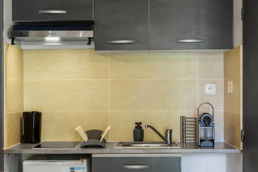 Le Saint-Gilles - Studio A St-Gilles-Les-Bains - Situe Dans Residence Privee Avec Piscine 외부 사진